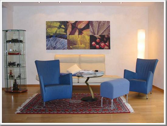 0008_a008  wohnzimmer mit blauer sitzgruppe.jpg